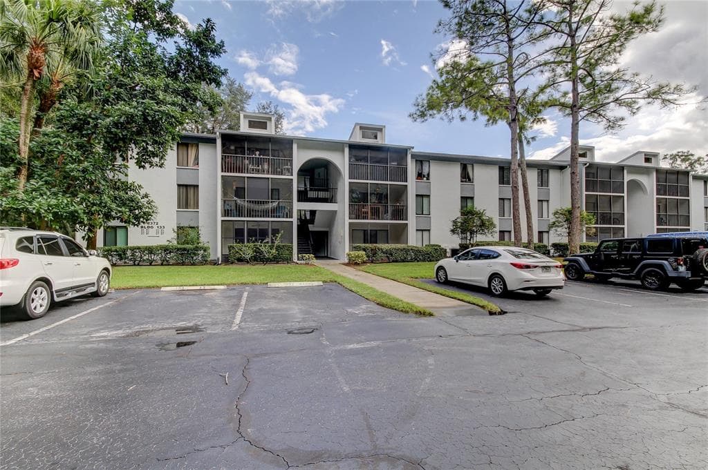 1372 PINE RIDGE CIRCLE E UNIT C3 TARPON SPRINGS, FL 34688