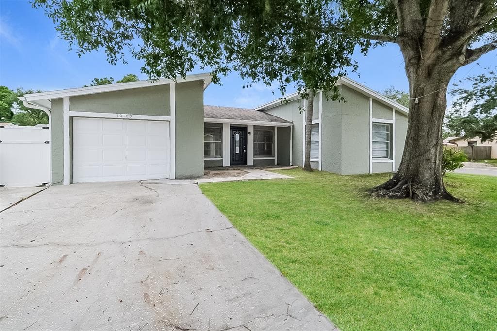 10109 ROYAL ACRES COURT TAMPA, FL 33615