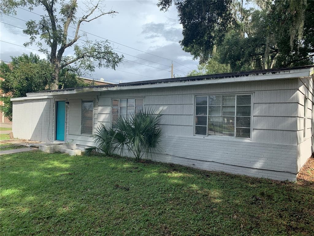 1801 S HOLLY AVENUE SANFORD, FL 32771