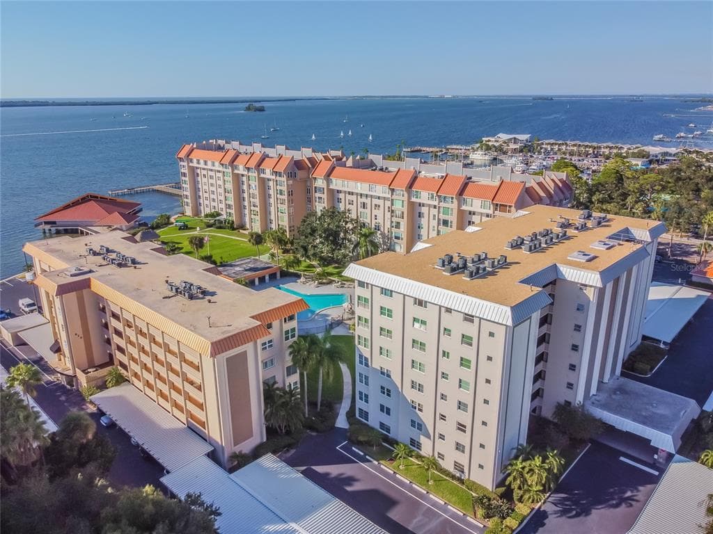 622 EDGEWATER DRIVE UNIT 323 DUNEDIN, FL 34698