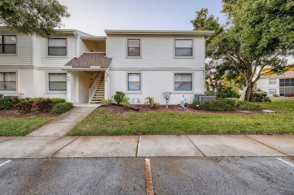 302 WINDWARD PLACE UNIT 18 OLDSMAR, FL 34677
