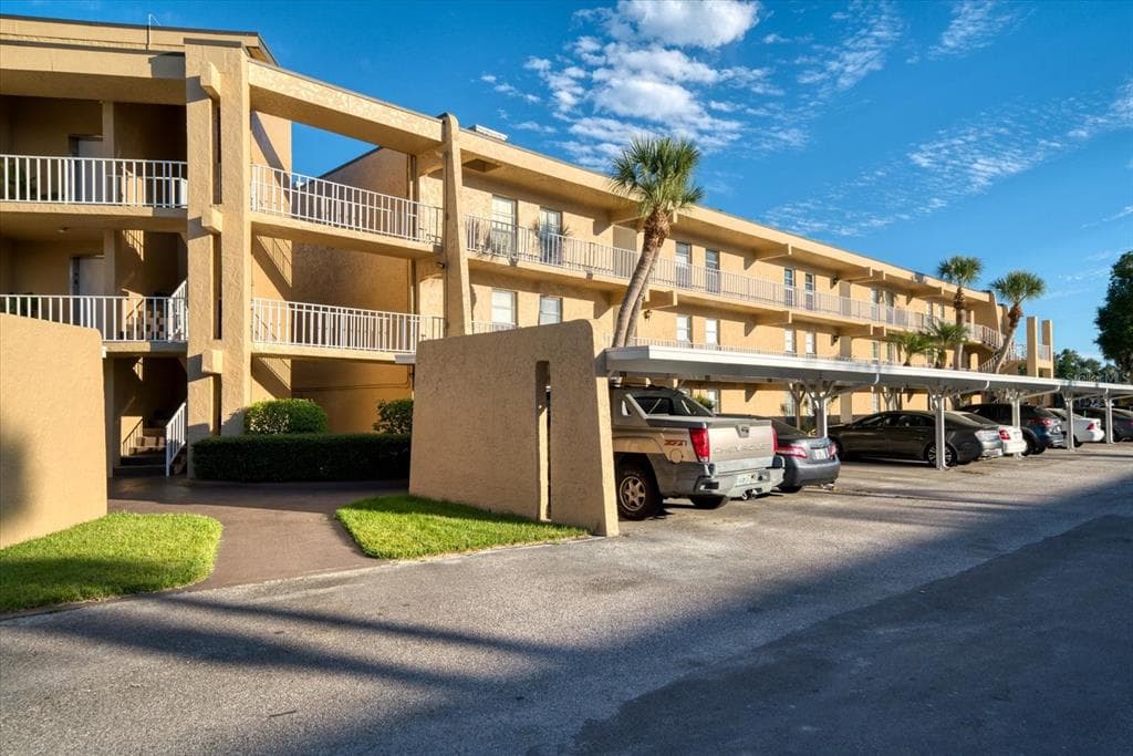 225 COUNTRY CLUB DRIVE UNIT D137 LARGO, FL 33771
