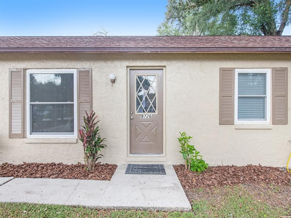 9726 TOM FOLSOM ROAD THONOTOSASSA, FL 33592
