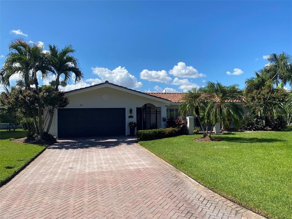 1917 KANSAS AVENUE NE ST PETERSBURG, FL 33703