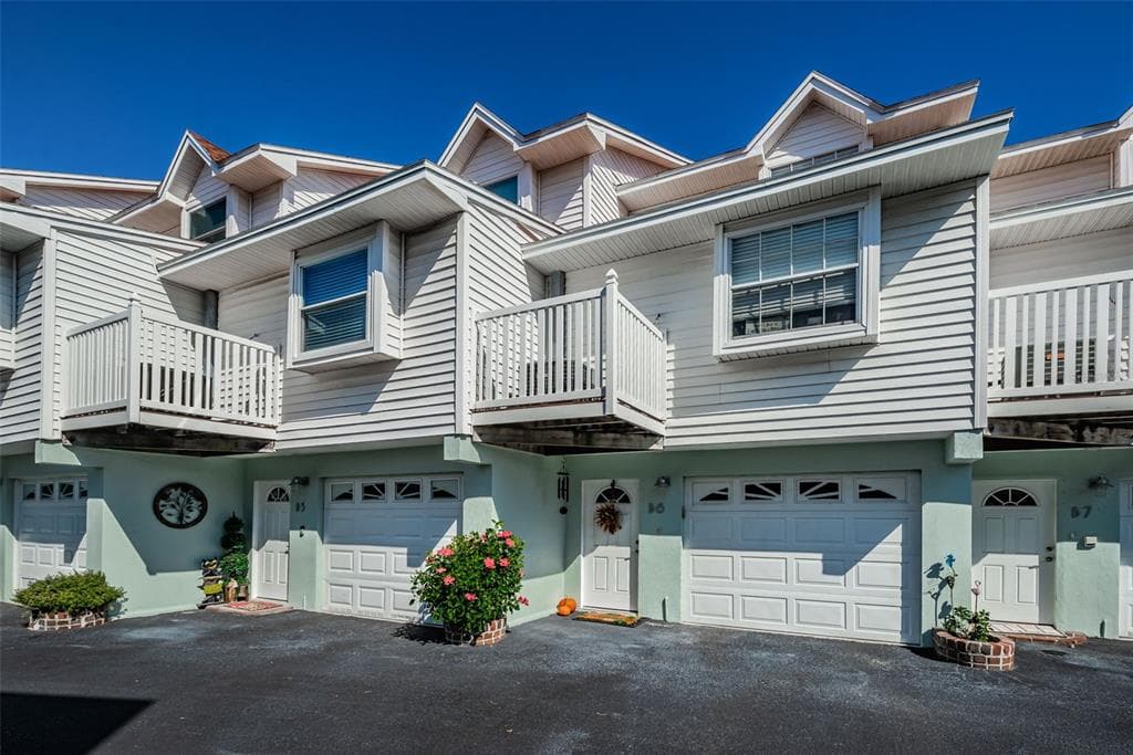 19201 VISTA LANE UNIT B6 INDIAN SHORES, FL 33785