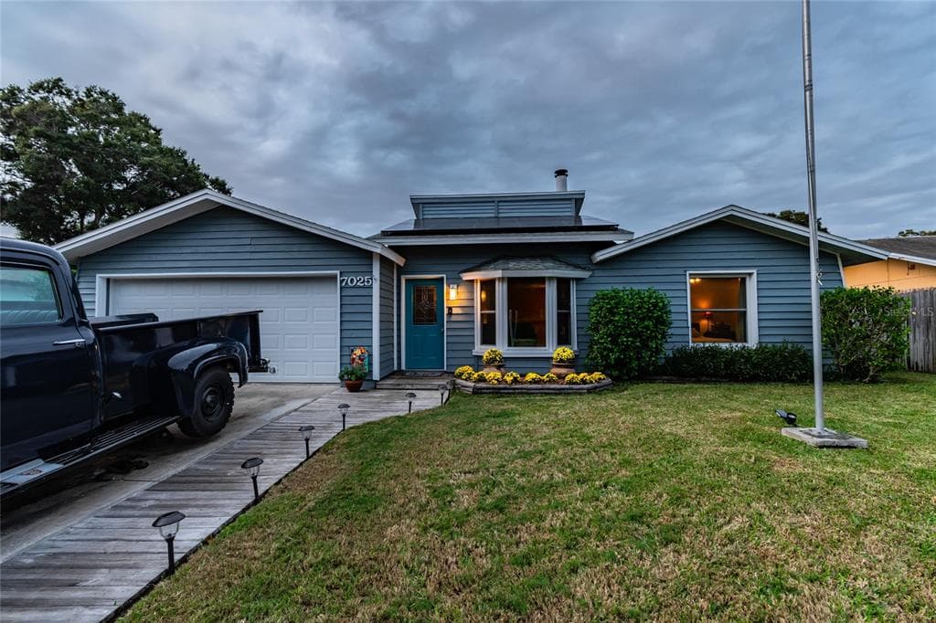 7025 ORKNEY AVENUE N ST PETERSBURG, FL 33709