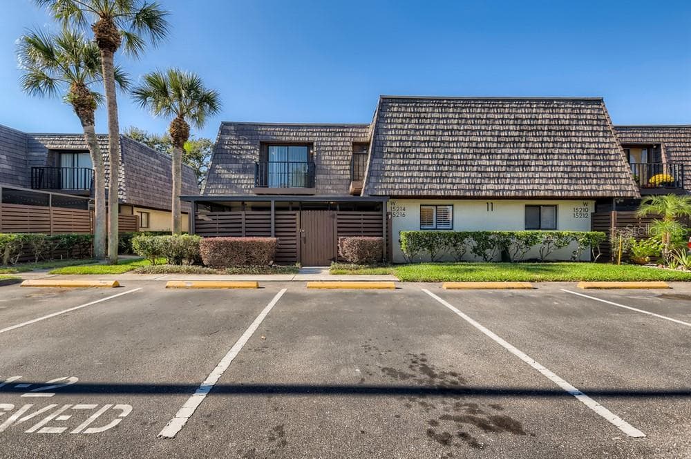 15214 W POND WOODS DRIVE UNIT 14 TAMPA, FL 33618