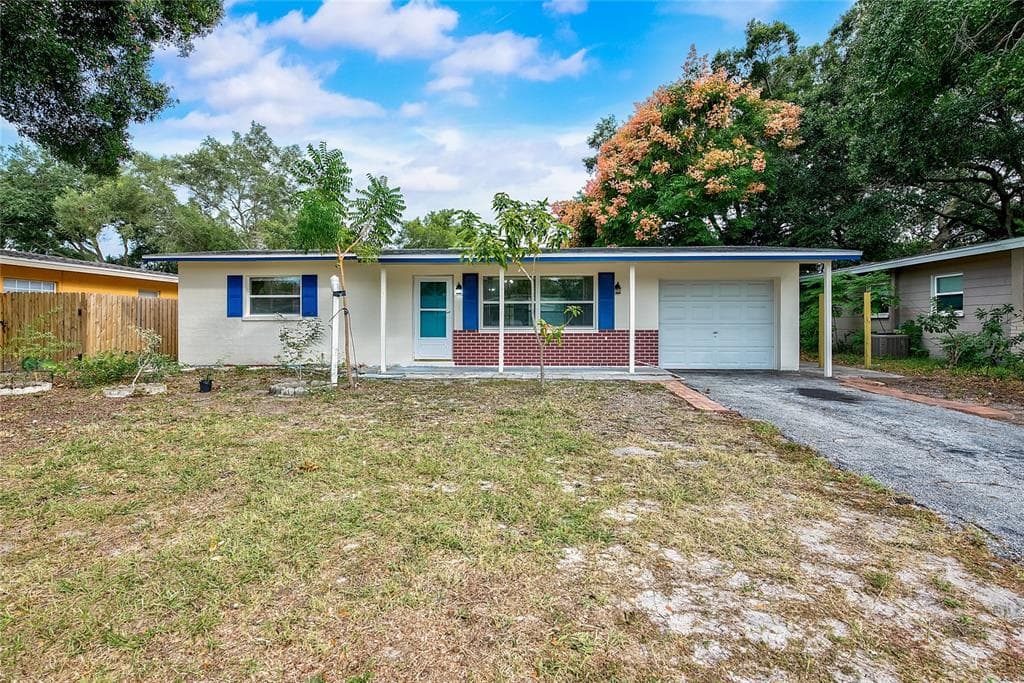 810 LAKESIDE DRIVE LARGO, FL 33778