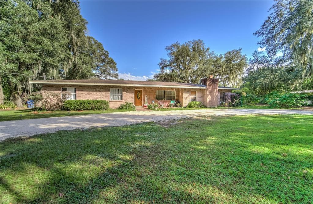 704 S TAYLOR RD SEFFNER, FL 33584