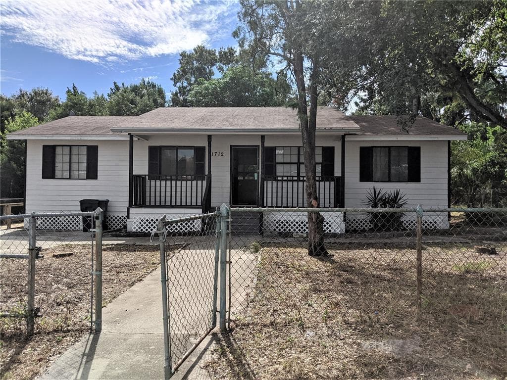 1712 W SAINT JOSEPH STREET TAMPA, FL 33607