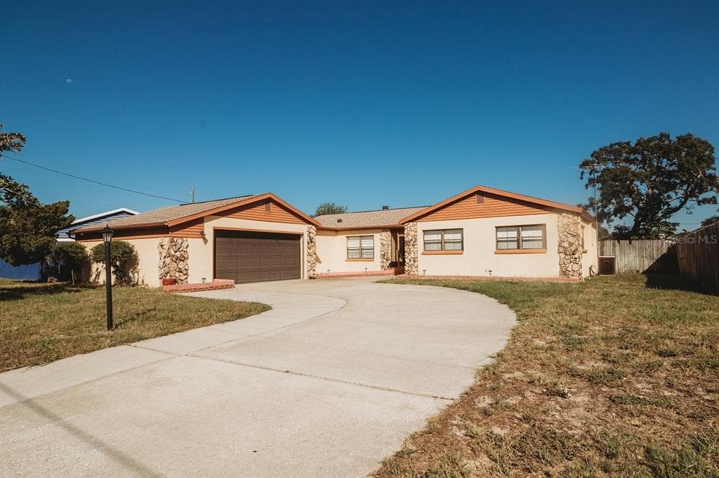 5760 CACTUS CIRCLE SPRING HILL, FL 34606