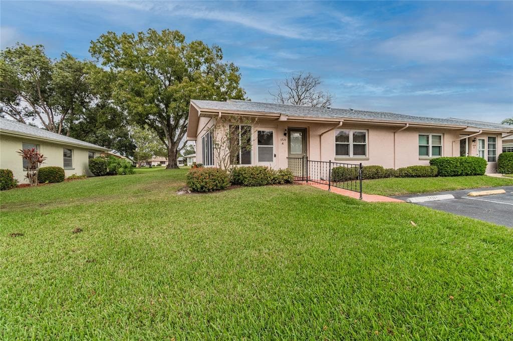 1820 FOXHUNT DRIVE UNIT A SUN CITY CENTER, FL 33573