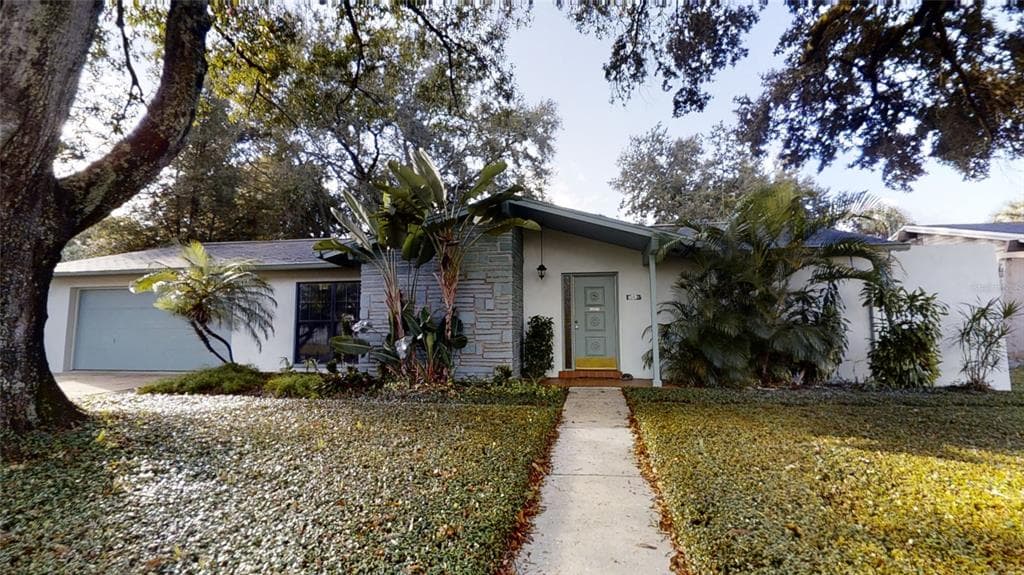 8510 WOODDRIFT DRIVE TAMPA, FL 33615