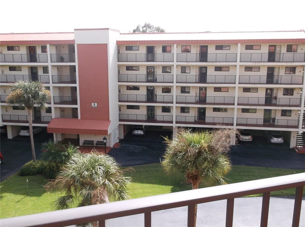 9433 HARBOR GREENS WAY UNIT 306 SEMINOLE, FL 33776