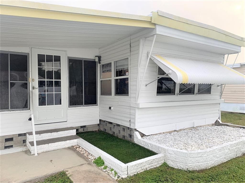 7490 46TH AVENUE N UNIT 300 ST PETERSBURG, FL 33709