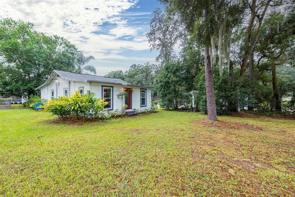 11817 E OLD HILLSBOROUGH AVE SEFFNER, FL 33584