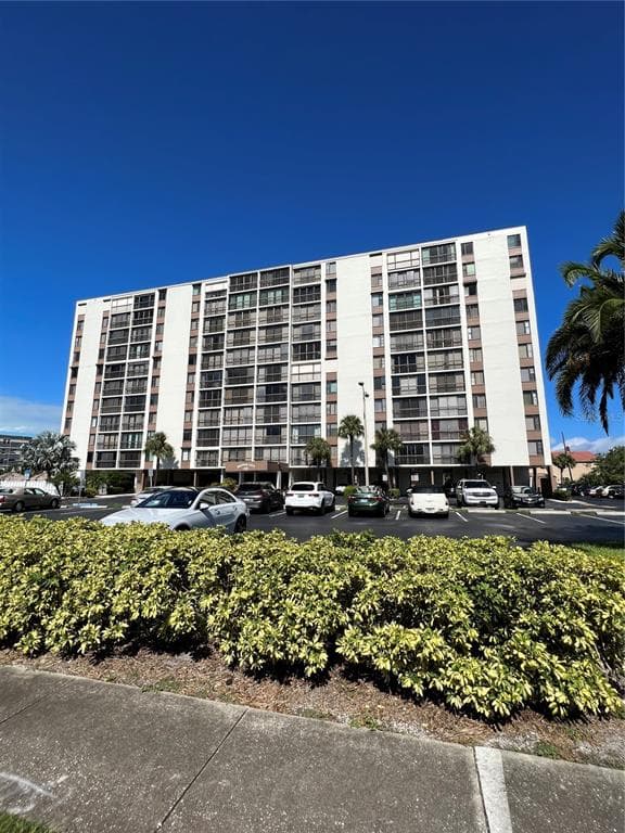 255 DOLPHIN POINT UNIT 612 CLEARWATER, FL 33767