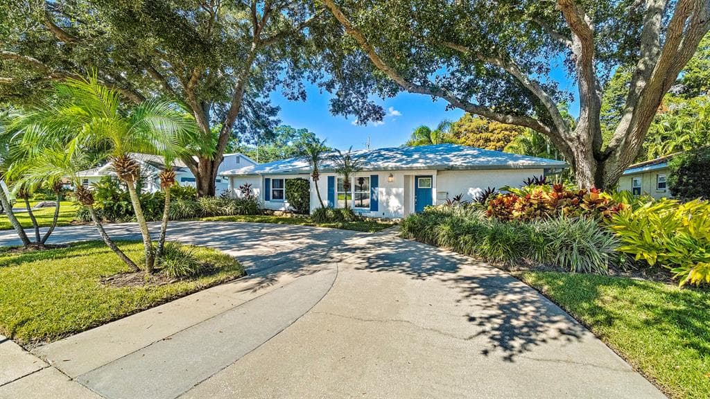 125 34TH AVENUE N ST PETERSBURG, FL 33704