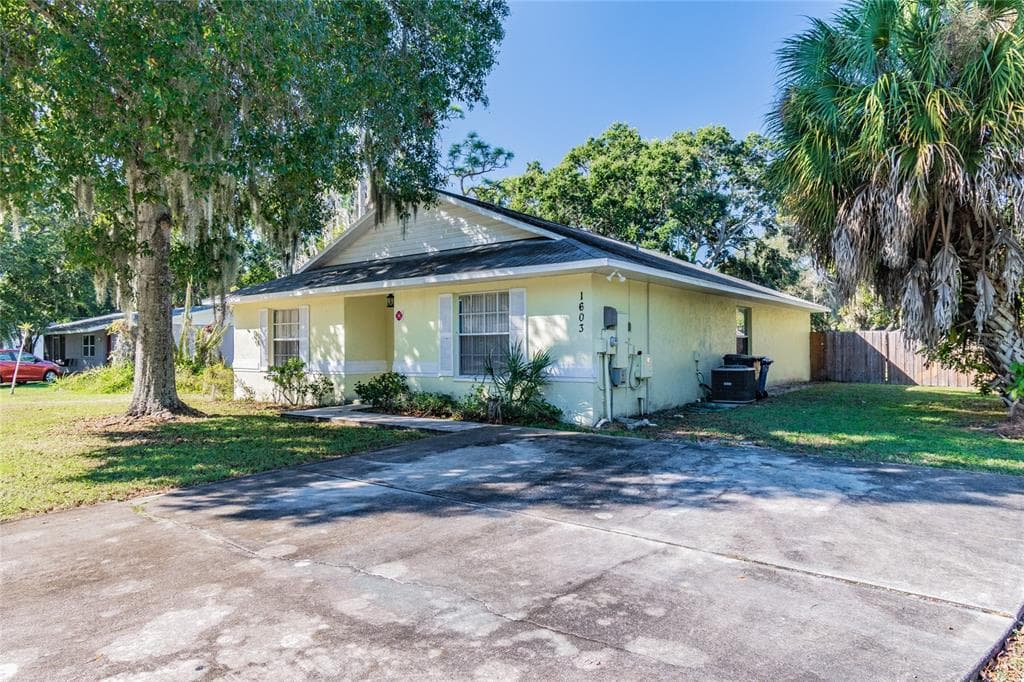 1603 1ST STREET SE RUSKIN, FL 33570