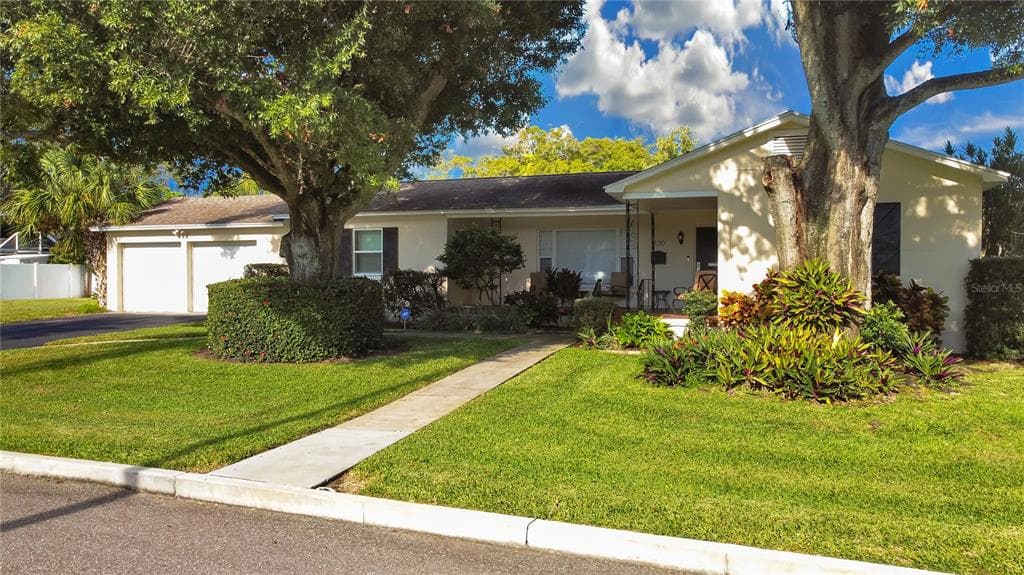 130 RAFAEL BOULEVARD NE ST PETERSBURG, FL 33704