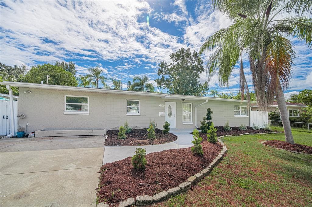 1200 76TH AVENUE N ST PETERSBURG, FL 33702