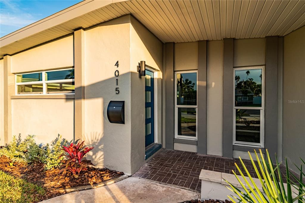 4015 OVERLOOK DRIVE NE ST PETERSBURG, FL 33703