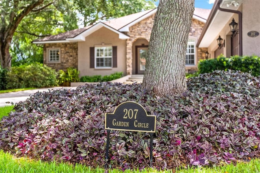 207 GARDEN CIRCLE BELLEAIR, FL 33756