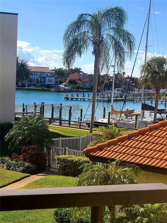 106 1ST STREET E UNIT 105 TIERRA VERDE, FL 33715
