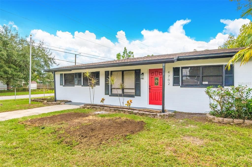 4702 W BAY AVENUE TAMPA, FL 33616