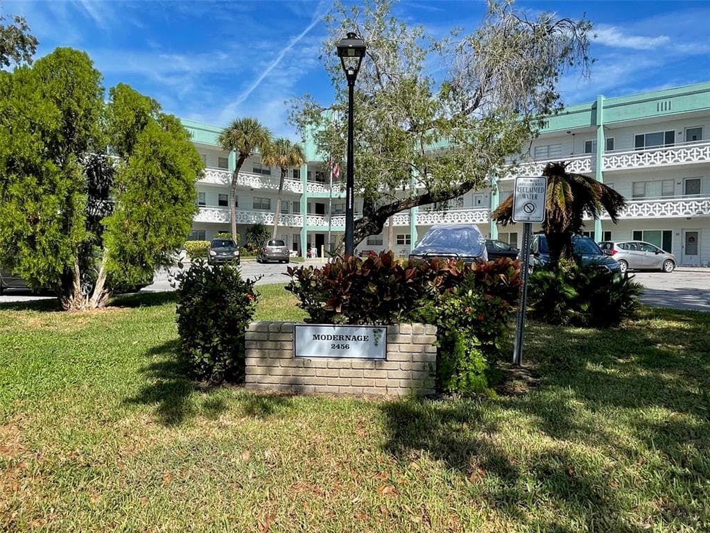 2456 ECUADORIAN WAY UNIT 8 CLEARWATER, FL 33763