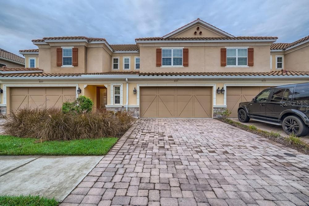 8725 TERRACINA LAKE DRIVE TAMPA, FL 33625