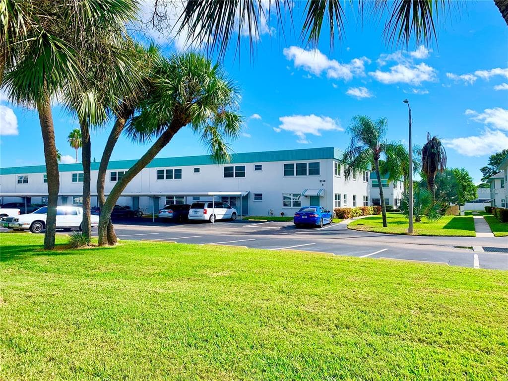 5246 81ST STREET N UNIT 16 ST PETERSBURG, FL 33709