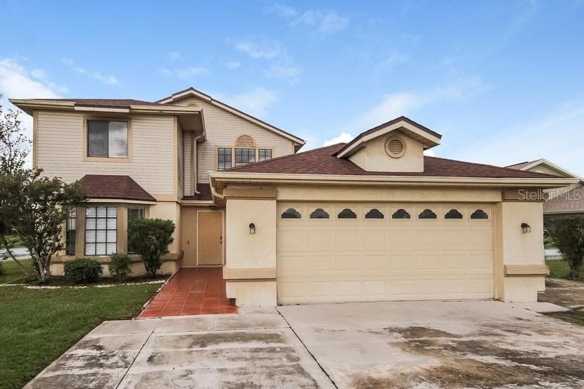 221 NORTH LAKE COURT KISSIMMEE, FL 34743