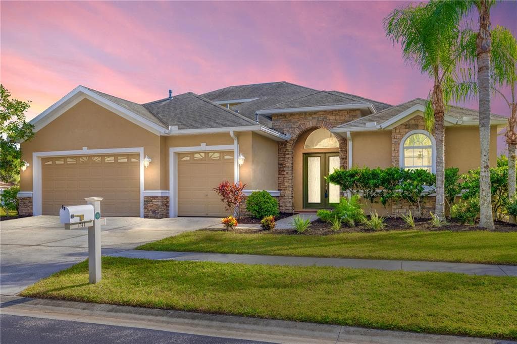1741 BEACONSFIELD DRIVE WESLEY CHAPEL, FL 33543