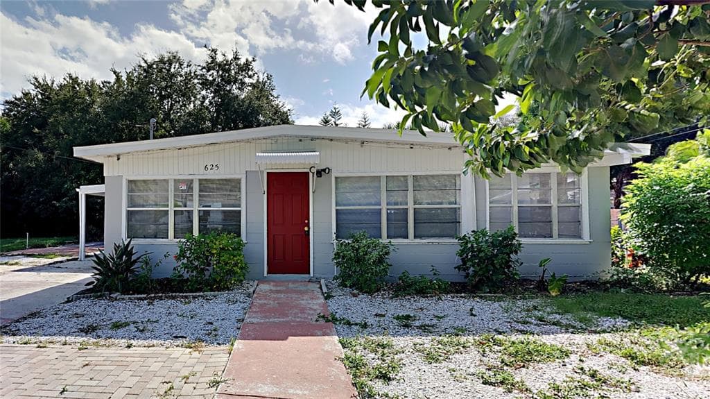 625 12TH AVENUE W BRADENTON, FL 34205