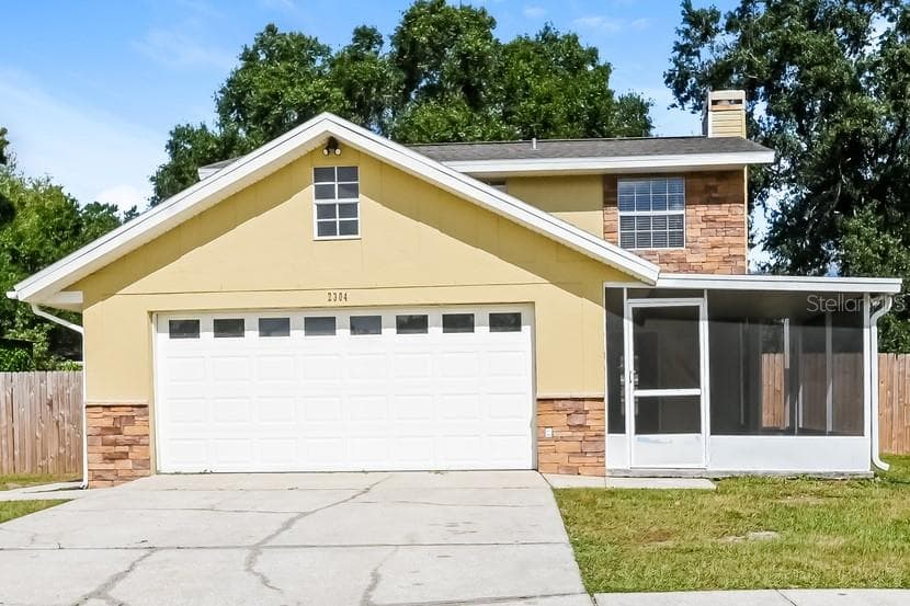 2304 SILVER HILL COURT VALRICO, FL 33594