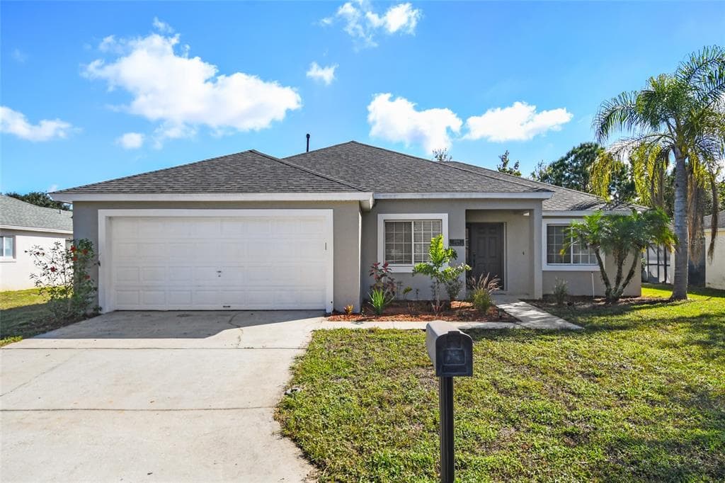 204 PARADISE WOODS PLACE DAVENPORT, FL 33896
