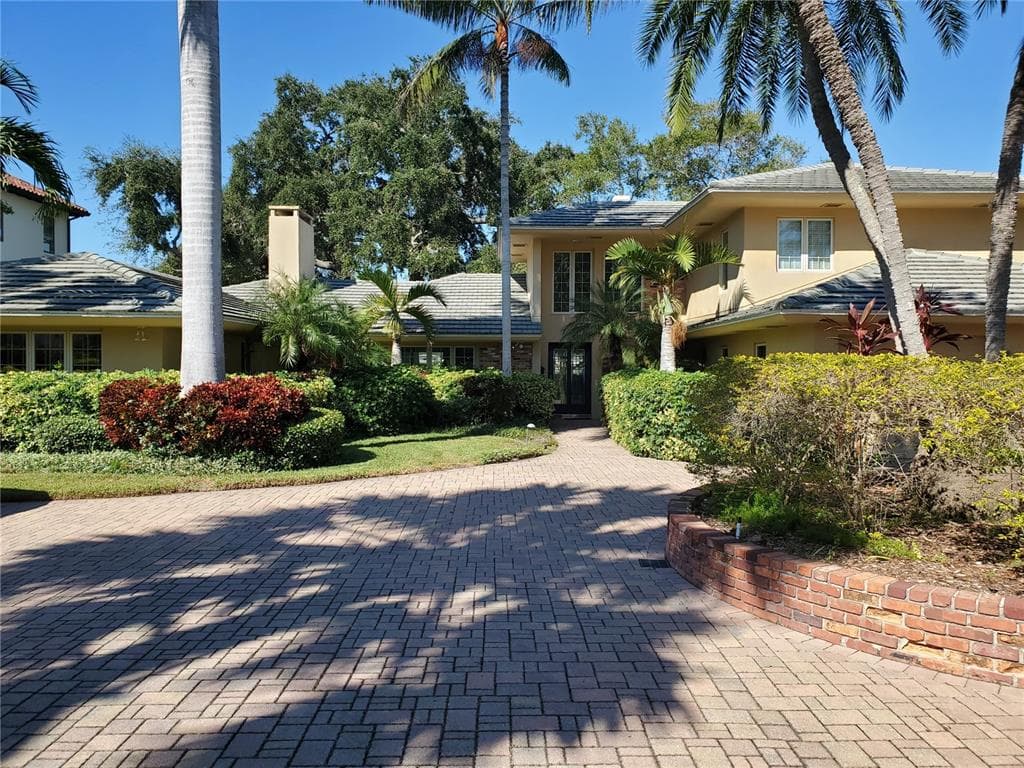 1900 BRIGHTWATERS BOULEVARD NE ST PETERSBURG, FL 33704