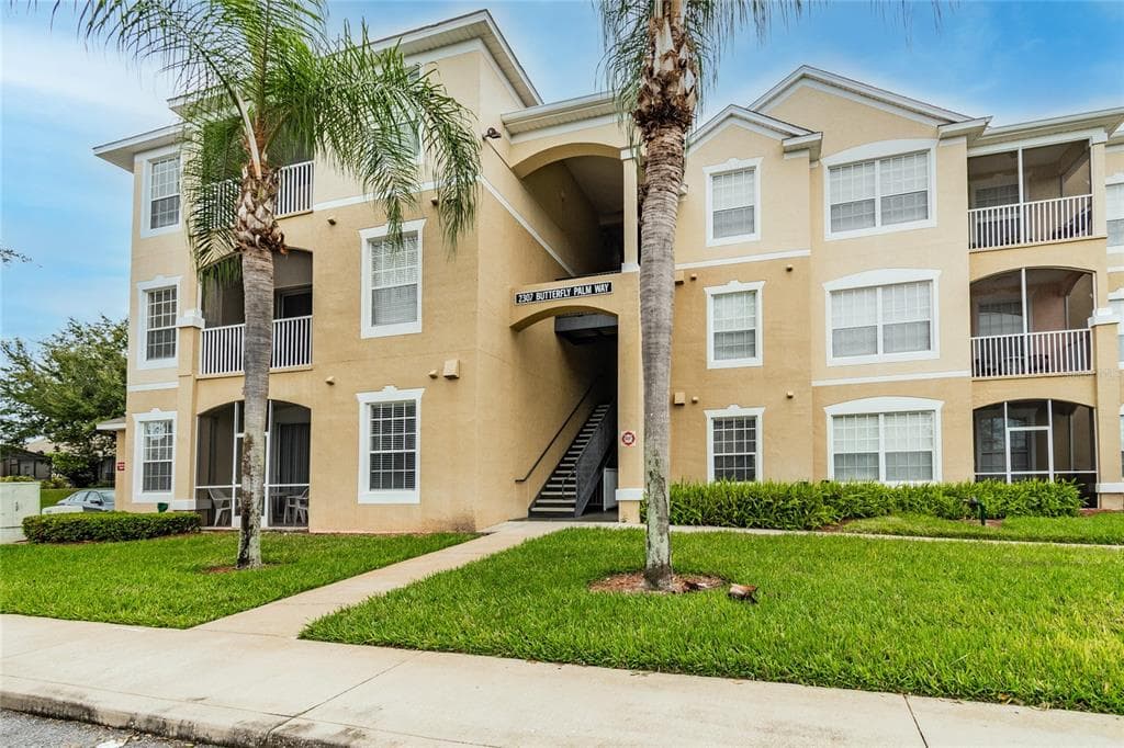 2307 BUTTERFLY PALM WAY UNIT 302 KISSIMMEE, FL 34747