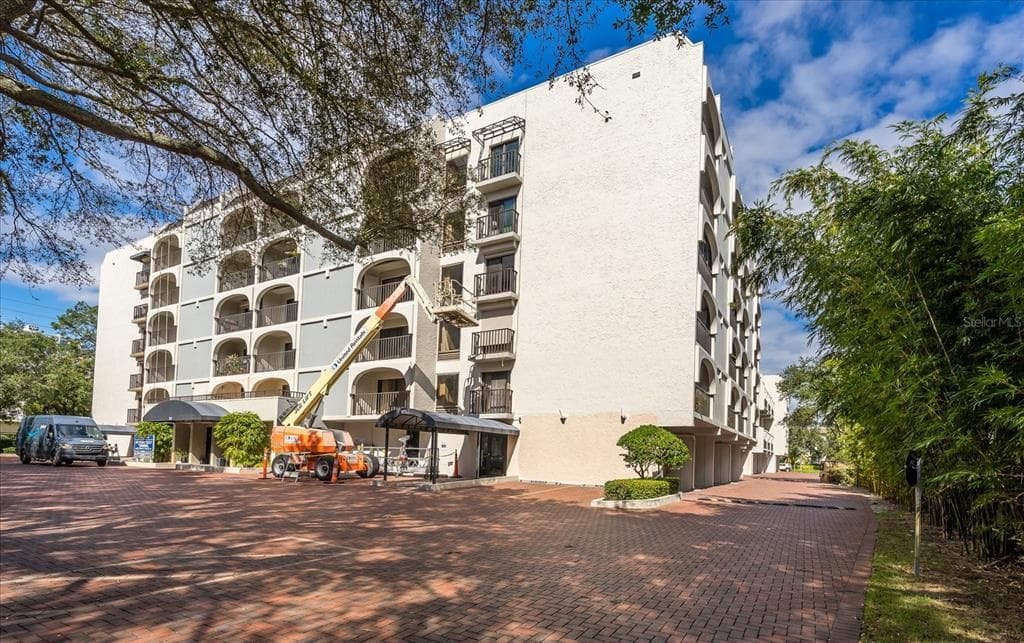 105 4TH AVENUE NE UNIT 425 ST PETERSBURG, FL 33701