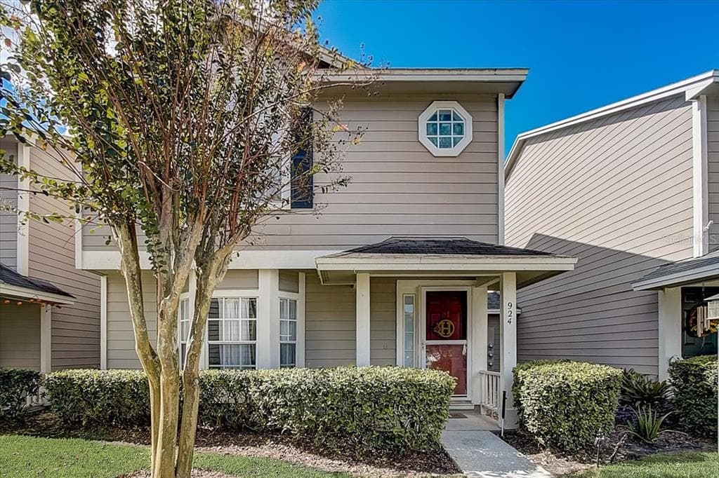924 SYKES COURT UNIT 104 ORLANDO, FL 32828