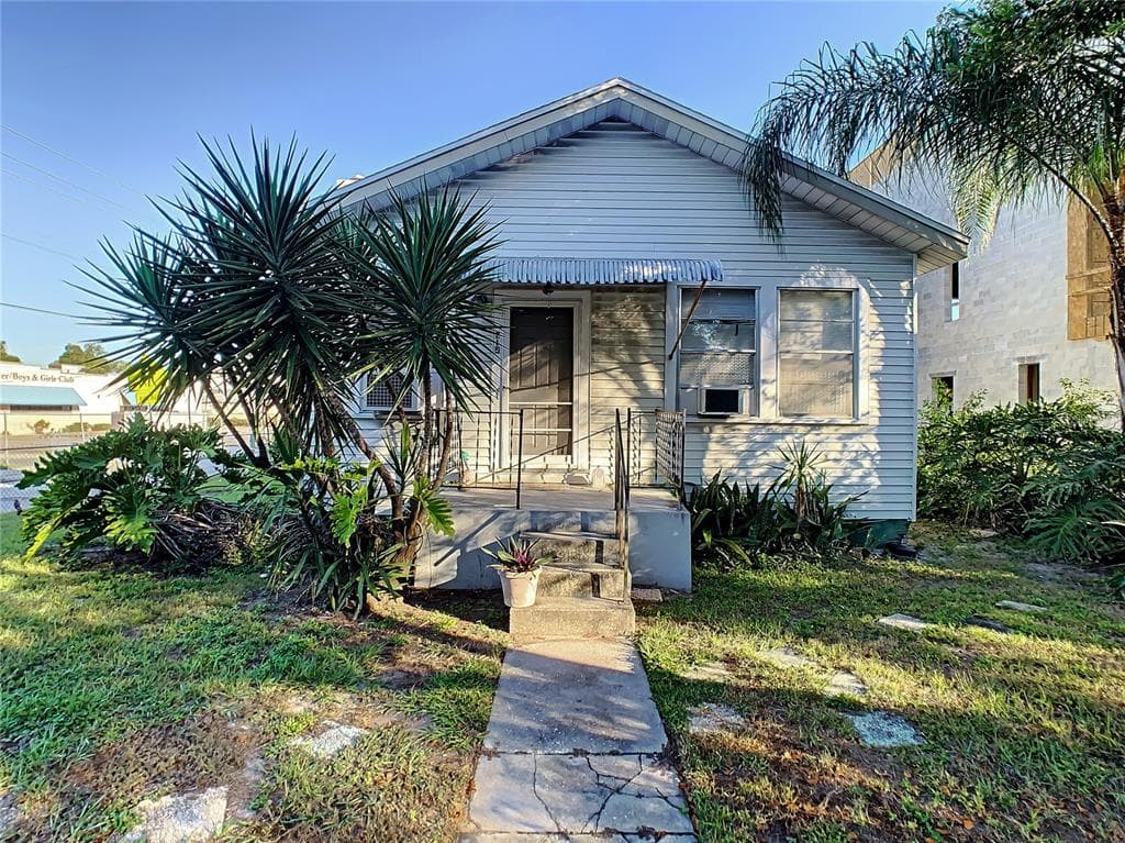 215 W COLUMBUS DRIVE