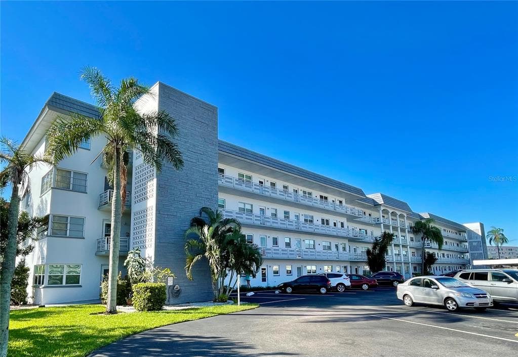 3018 59TH STREET S UNIT 205 GULFPORT, FL 33707