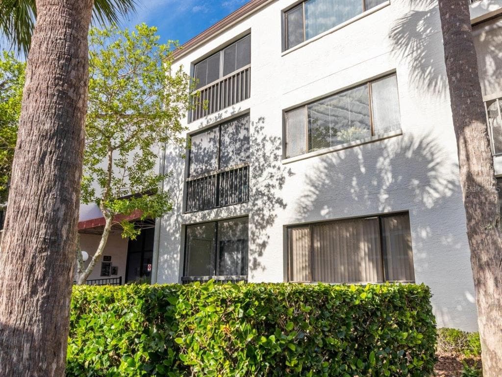 2593 COUNTRYSIDE BOULEVARD UNIT 7209 CLEARWATER, FL 33761