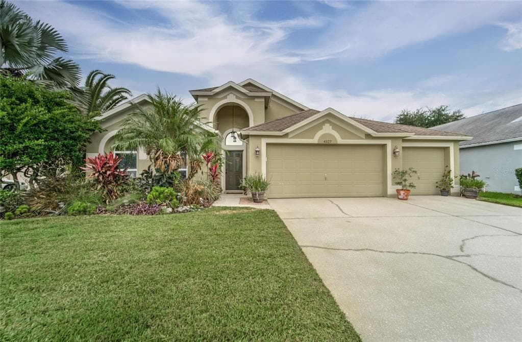 4527 CLARKWOOD COURT