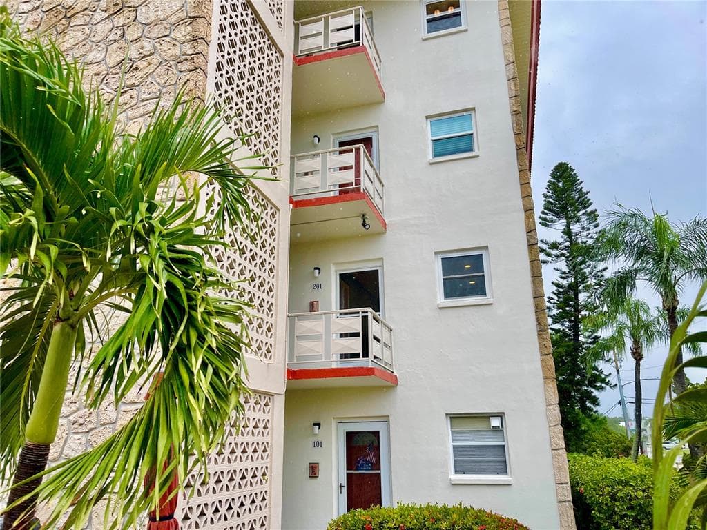 3114 59TH STREET S UNIT 201 GULFPORT, FL 33707