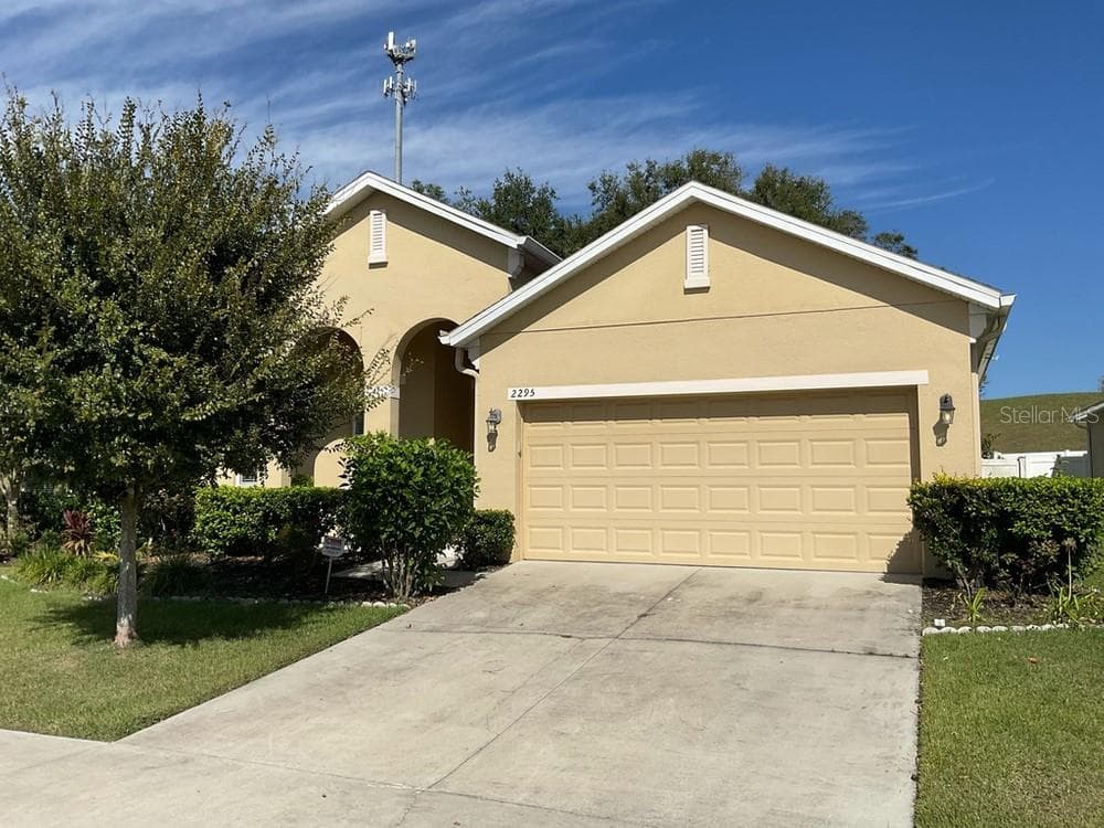 2295 NATOMA BOULEVARD MOUNT DORA, FL 32757