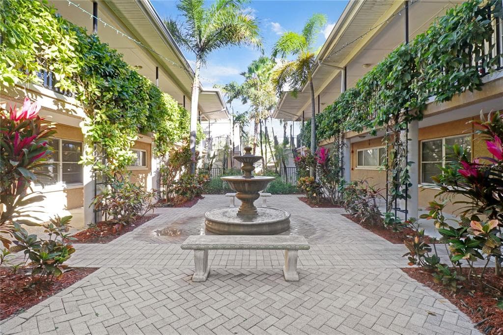 212 S CHURCH AVENUE UNIT 206 TAMPA, FL 33609