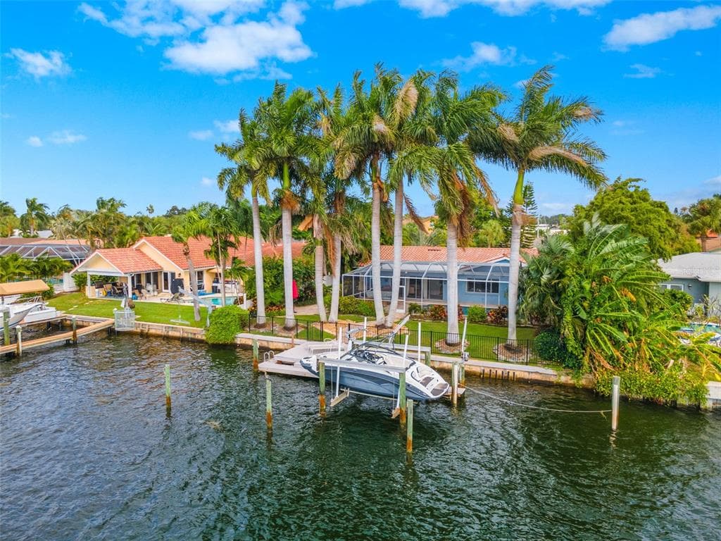 3860 48TH AVENUE S ST PETERSBURG, FL 33711