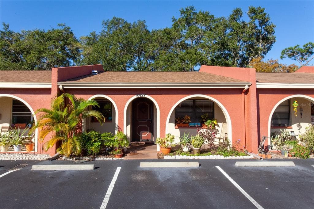 6427 BONNIE BAY CIRCLE N PINELLAS PARK, FL 33781
